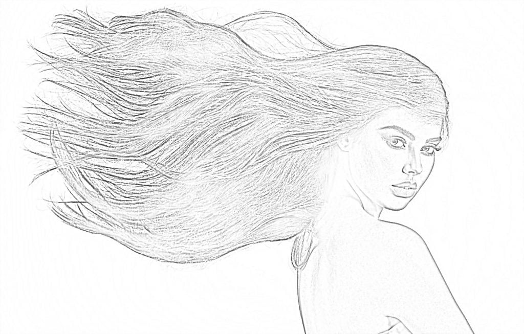 Mergina su ilgais plaukais