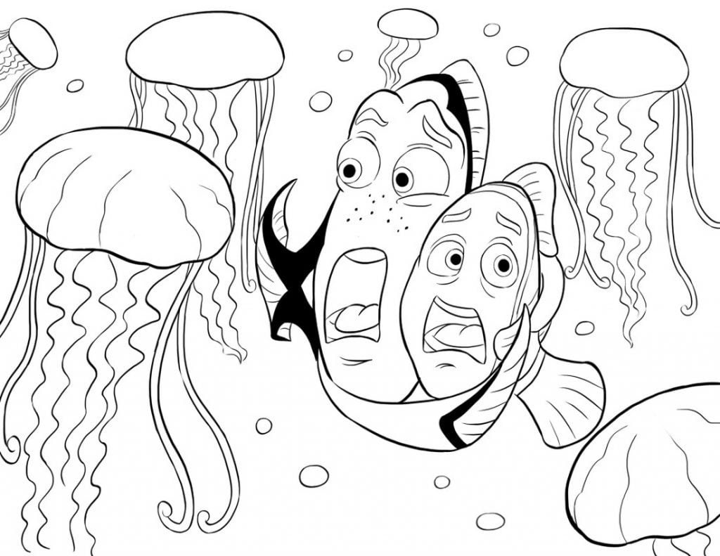Colorear Peces entre medusas